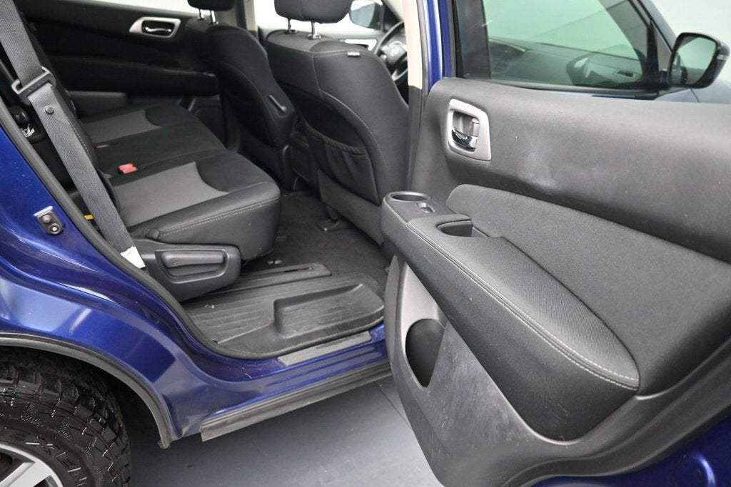 2017 Nissan Pathfinder SV