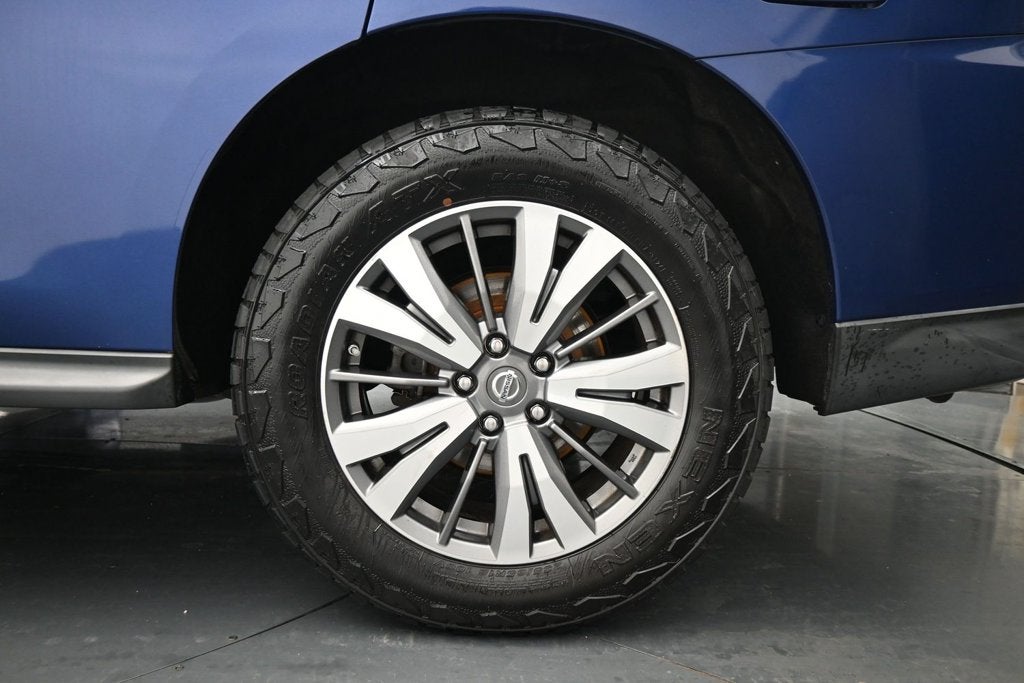2017 Nissan Pathfinder SV