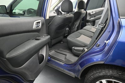 2017 Nissan Pathfinder SV