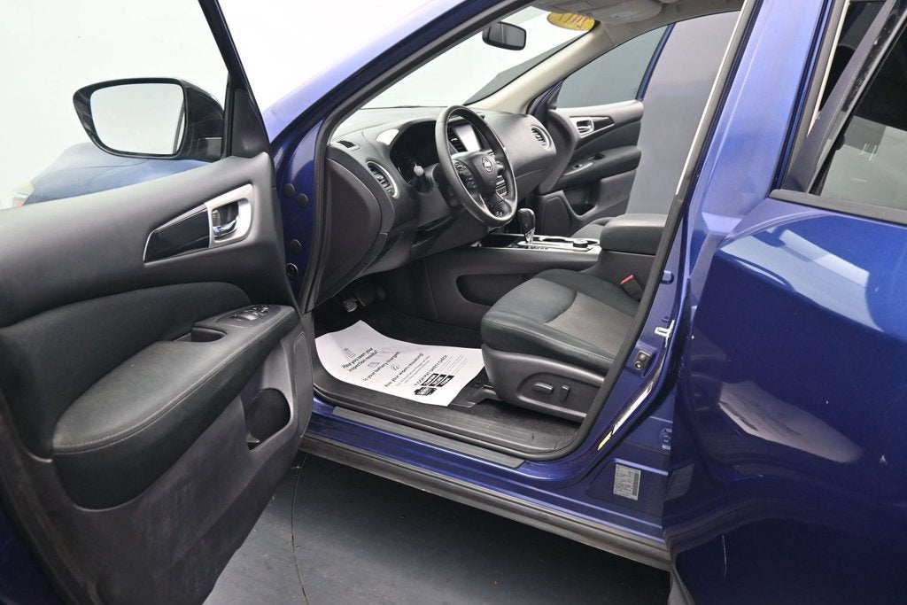 2017 Nissan Pathfinder SV