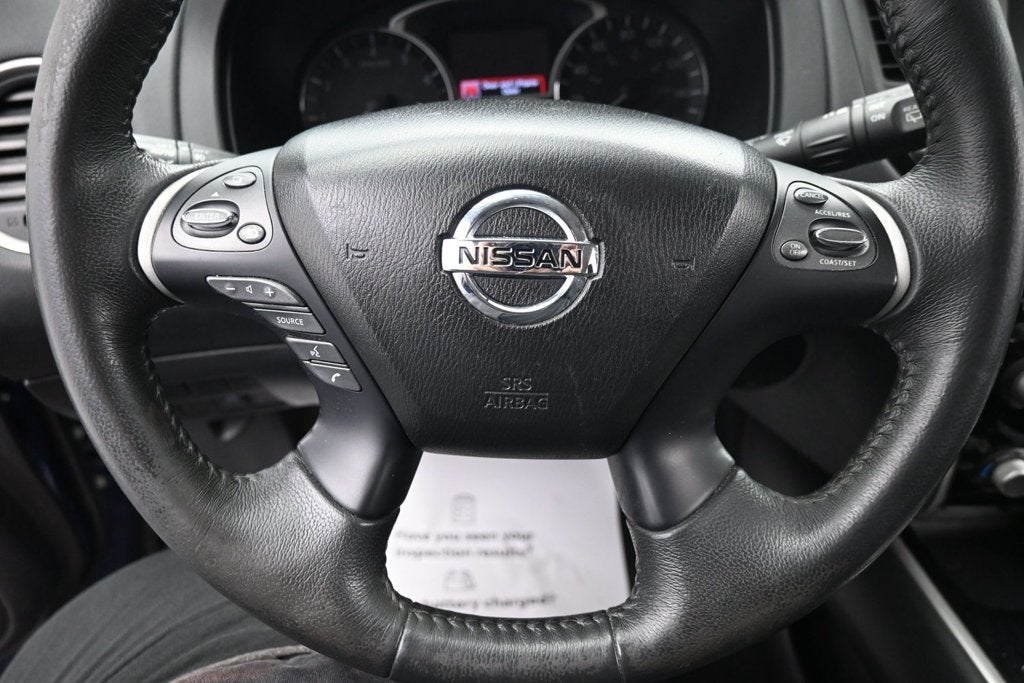 2017 Nissan Pathfinder SV