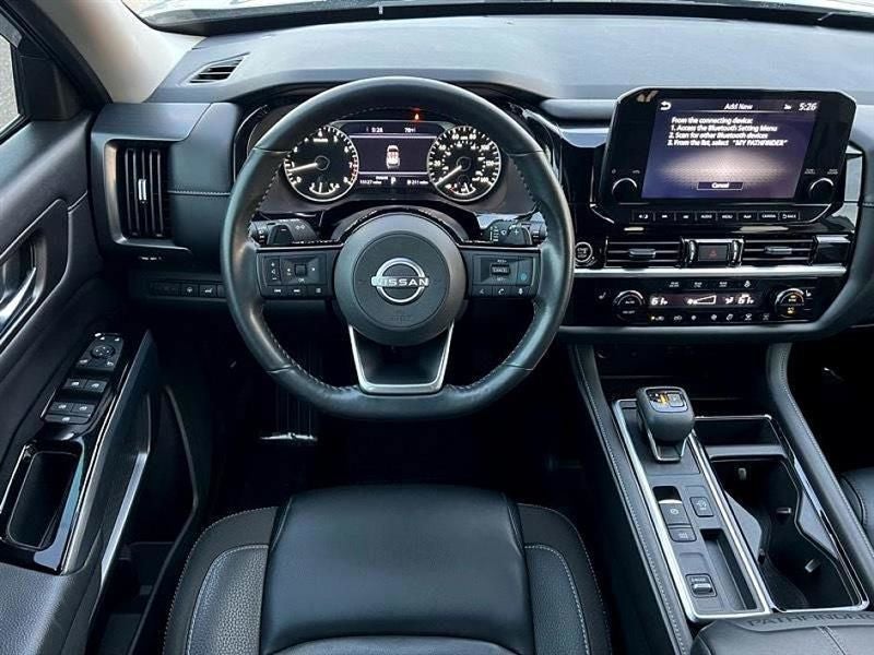 2023 Nissan Pathfinder SL