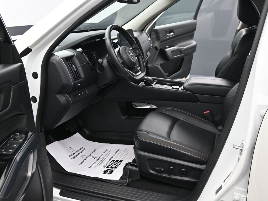 2022 Nissan Pathfinder SL