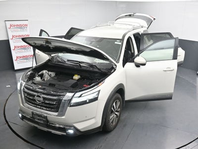 2022 Nissan Pathfinder SL