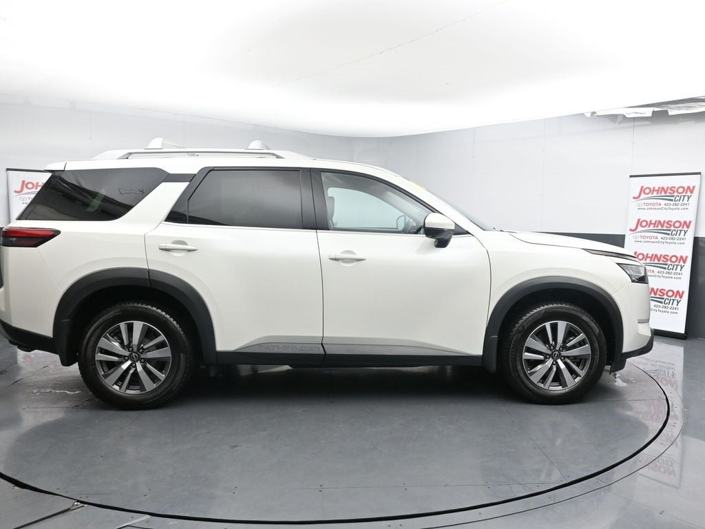 2022 Nissan Pathfinder SL