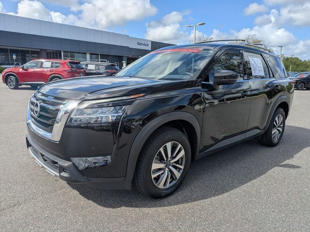 2023 Nissan Pathfinder SL