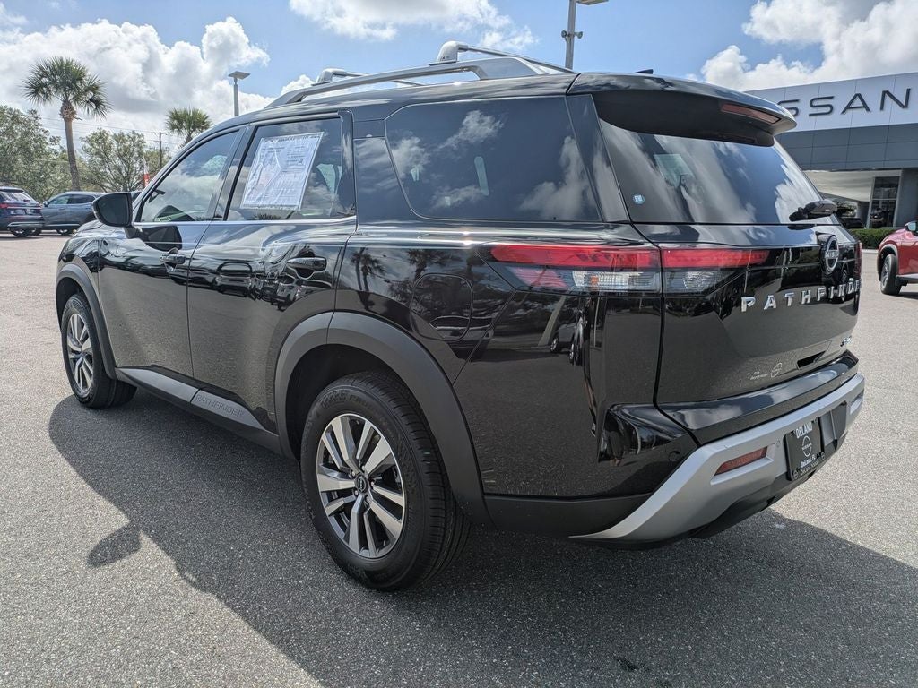 2023 Nissan Pathfinder SL