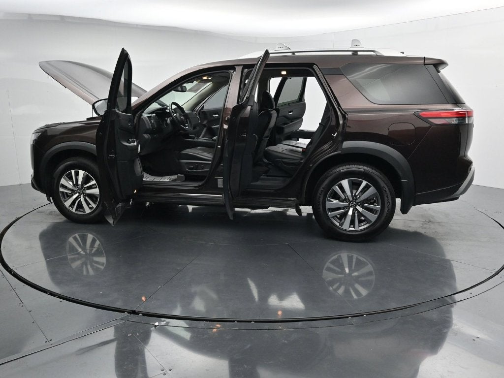 2022 Nissan Pathfinder SL
