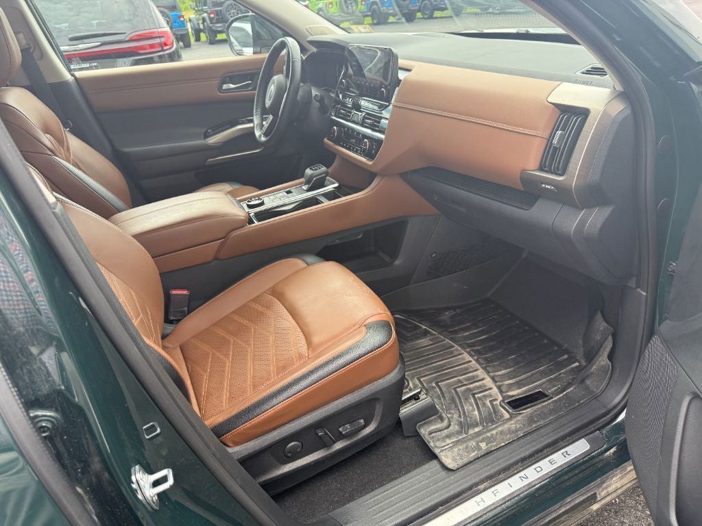 2023 Nissan Pathfinder Platinum