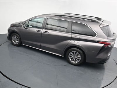 2022 Toyota Sienna LE 8 Passenger