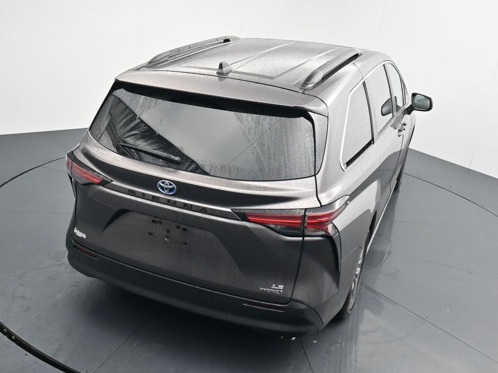 2022 Toyota Sienna LE 8 Passenger