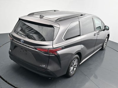 2022 Toyota Sienna LE 8 Passenger