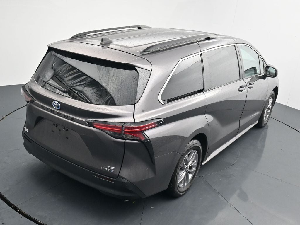 2022 Toyota Sienna LE 8 Passenger