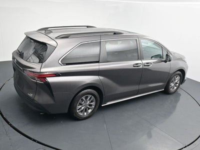 2022 Toyota Sienna LE 8 Passenger