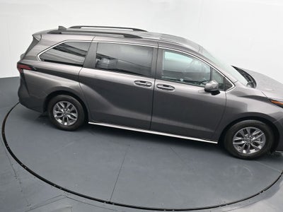 2022 Toyota Sienna LE 8 Passenger
