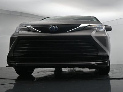 2022 Toyota Sienna LE 8 Passenger