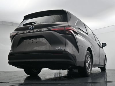 2022 Toyota Sienna LE 8 Passenger