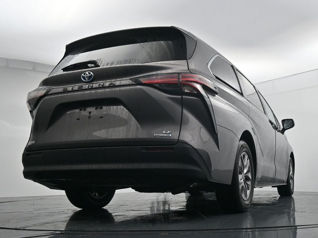 2022 Toyota Sienna LE 8 Passenger