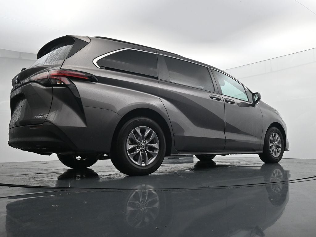 2022 Toyota Sienna LE 8 Passenger