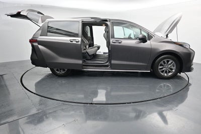 2022 Toyota Sienna LE 8 Passenger