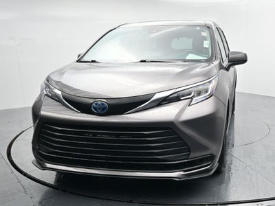 2022 Toyota Sienna LE 8 Passenger