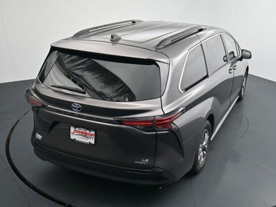 2022 Toyota Sienna LE 8 Passenger
