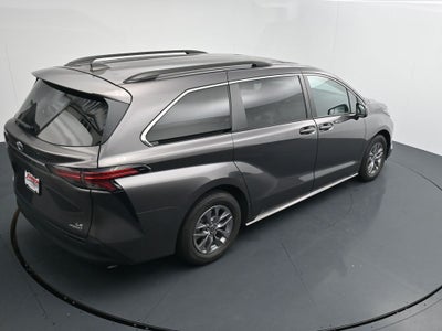 2022 Toyota Sienna LE 8 Passenger