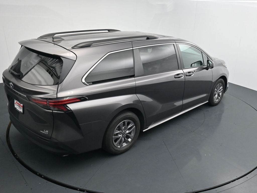 2022 Toyota Sienna LE 8 Passenger