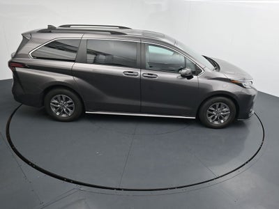 2022 Toyota Sienna LE 8 Passenger