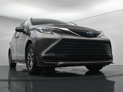 2022 Toyota Sienna LE 8 Passenger