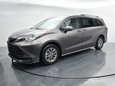 2022 Toyota Sienna LE 8 Passenger
