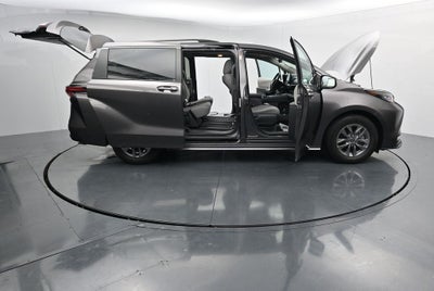 2022 Toyota Sienna LE 8 Passenger