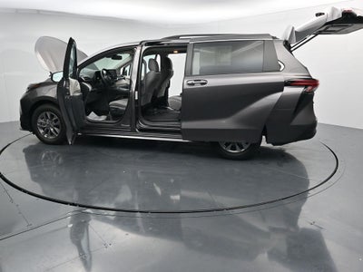 2022 Toyota Sienna LE 8 Passenger