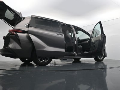 2022 Toyota Sienna LE 8 Passenger