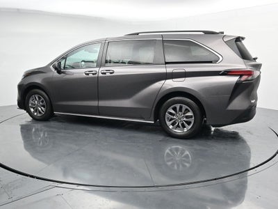 2022 Toyota Sienna LE 8 Passenger