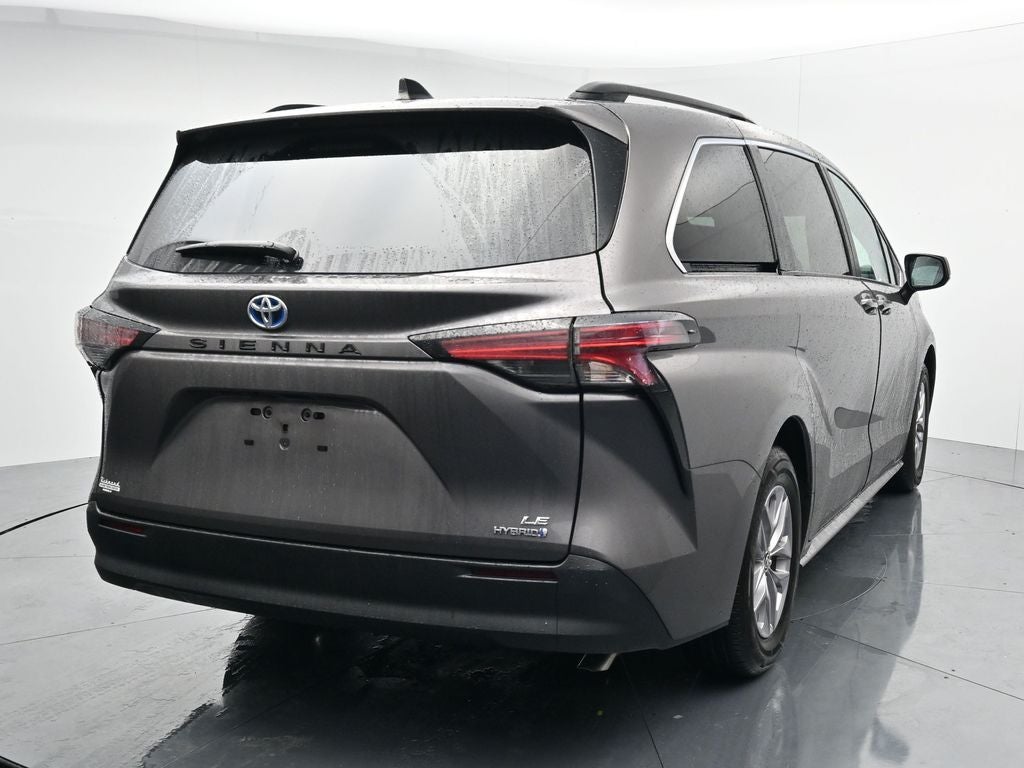 2022 Toyota Sienna LE 8 Passenger