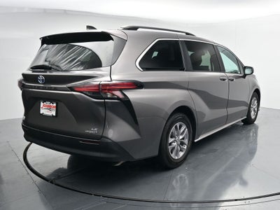 2022 Toyota Sienna LE 8 Passenger
