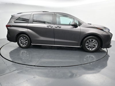 2022 Toyota Sienna LE 8 Passenger