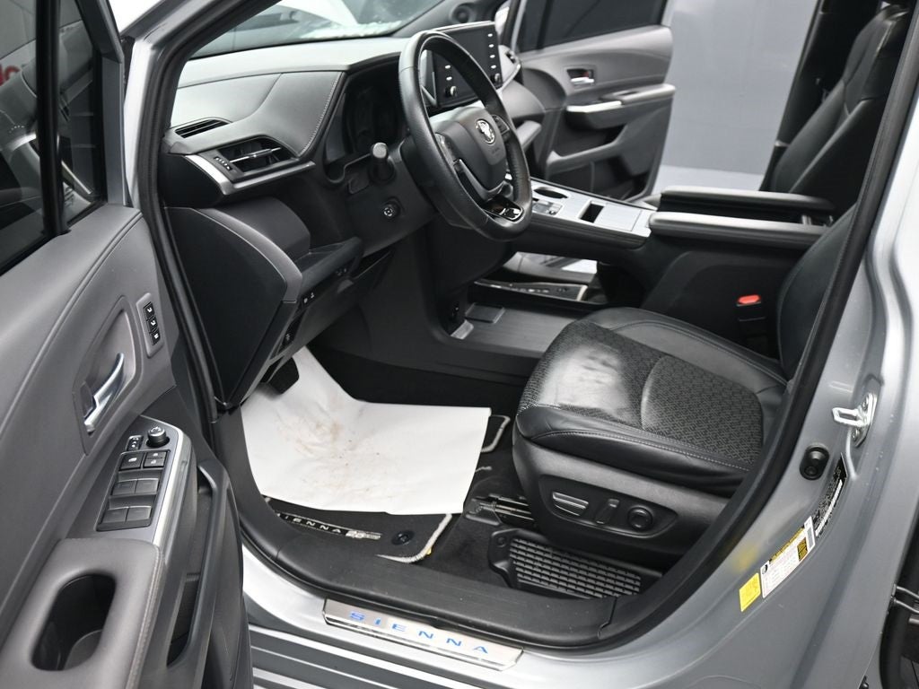 2023 Toyota Sienna XSE 7 Passenger