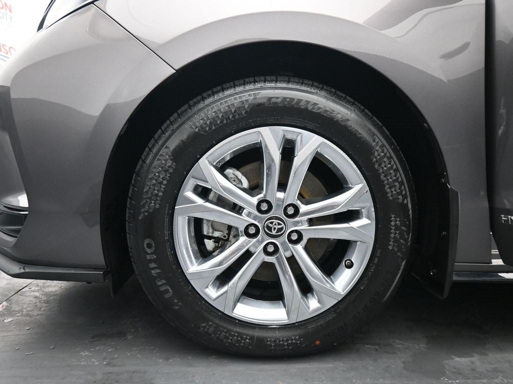 2021 Toyota Sienna XSE 7 Passenger