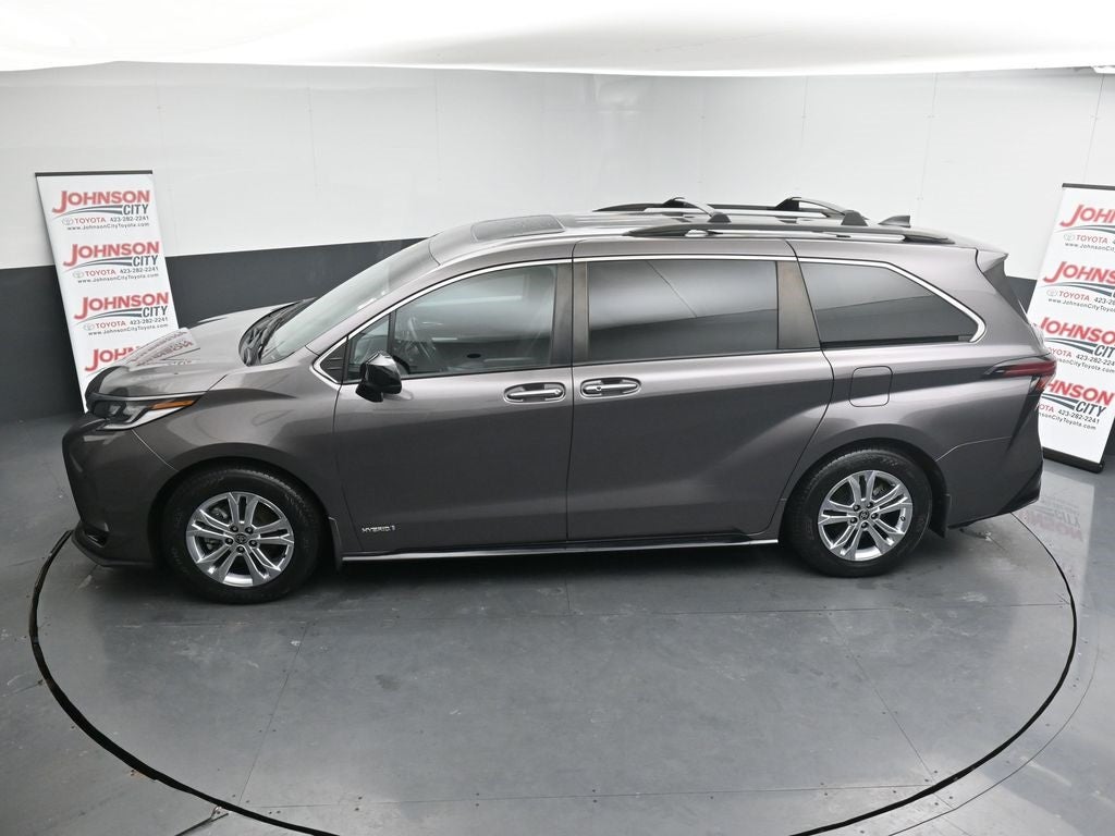 2021 Toyota Sienna XSE 7 Passenger
