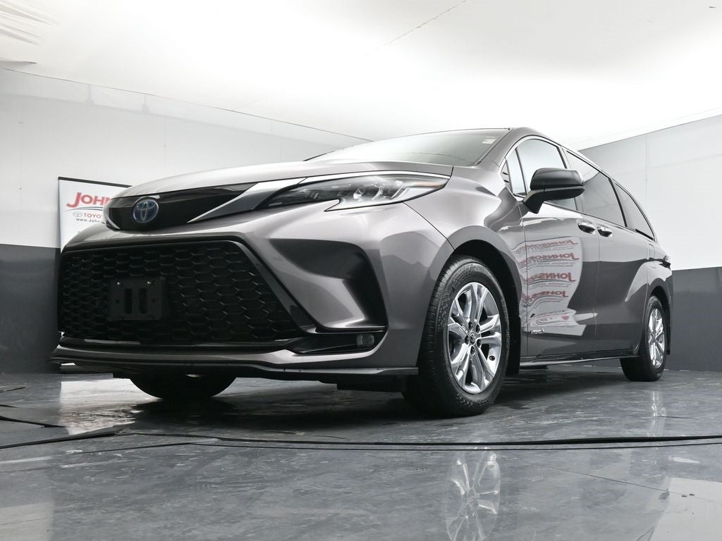 2021 Toyota Sienna XSE 7 Passenger