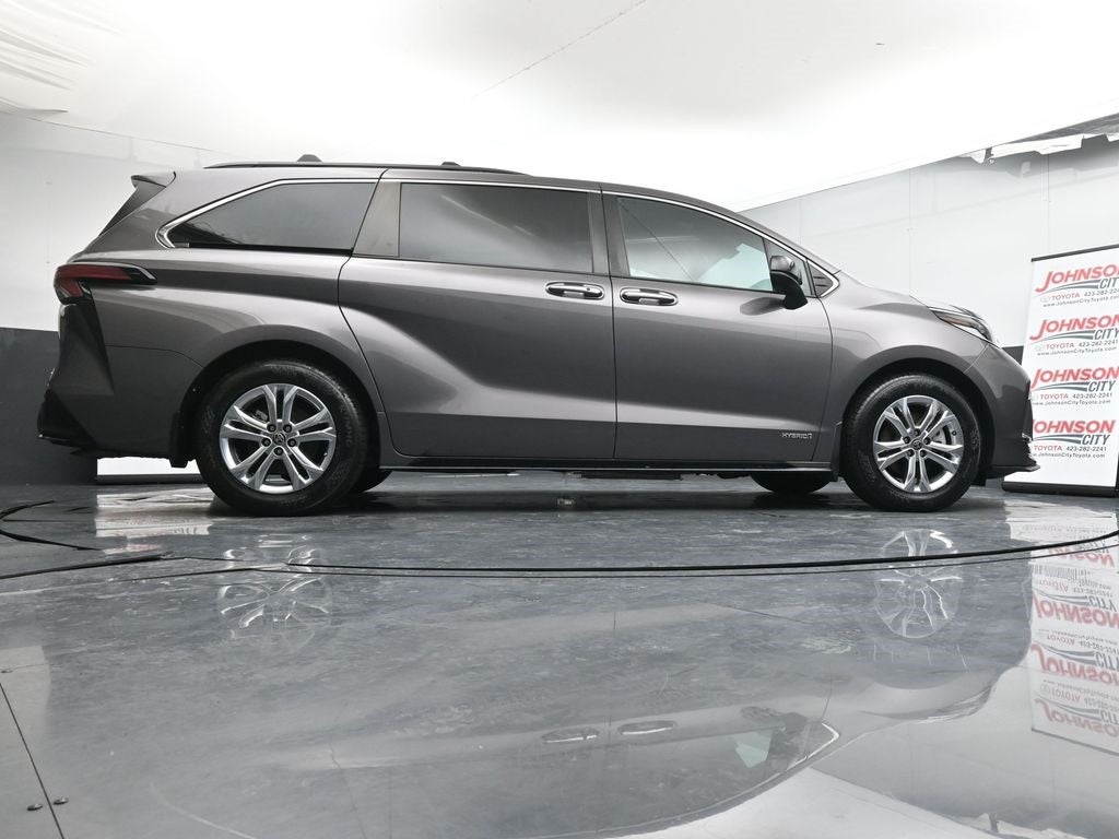 2021 Toyota Sienna XSE 7 Passenger
