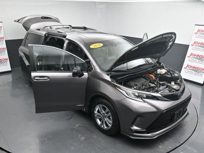 2021 Toyota Sienna XSE 7 Passenger