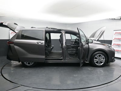 2021 Toyota Sienna XSE 7 Passenger