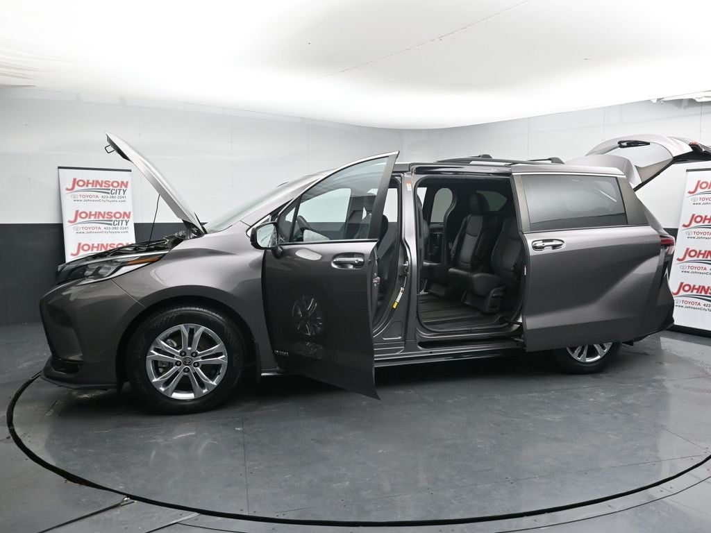 2021 Toyota Sienna XSE 7 Passenger