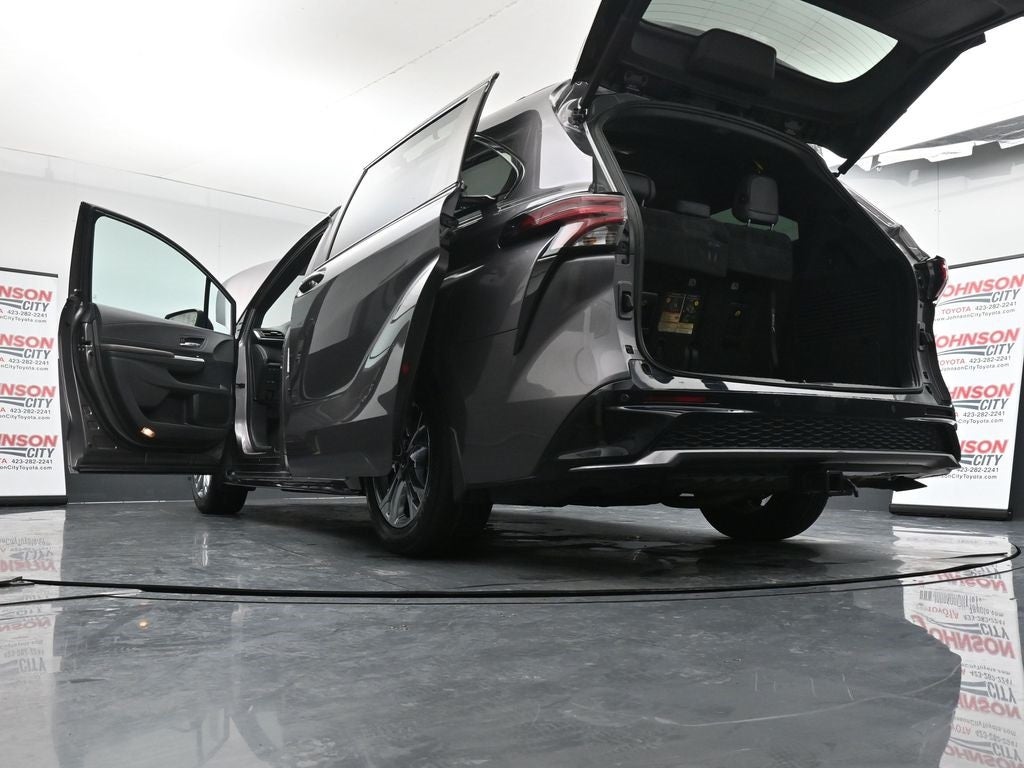 2021 Toyota Sienna XSE 7 Passenger