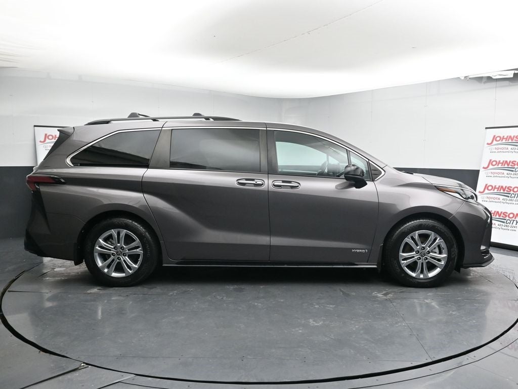 2021 Toyota Sienna XSE 7 Passenger