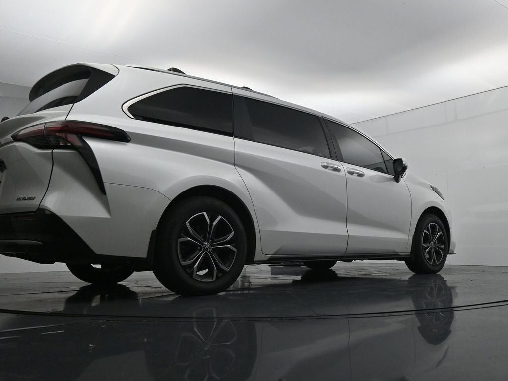 2025 Toyota Sienna Platinum 7 Passenger