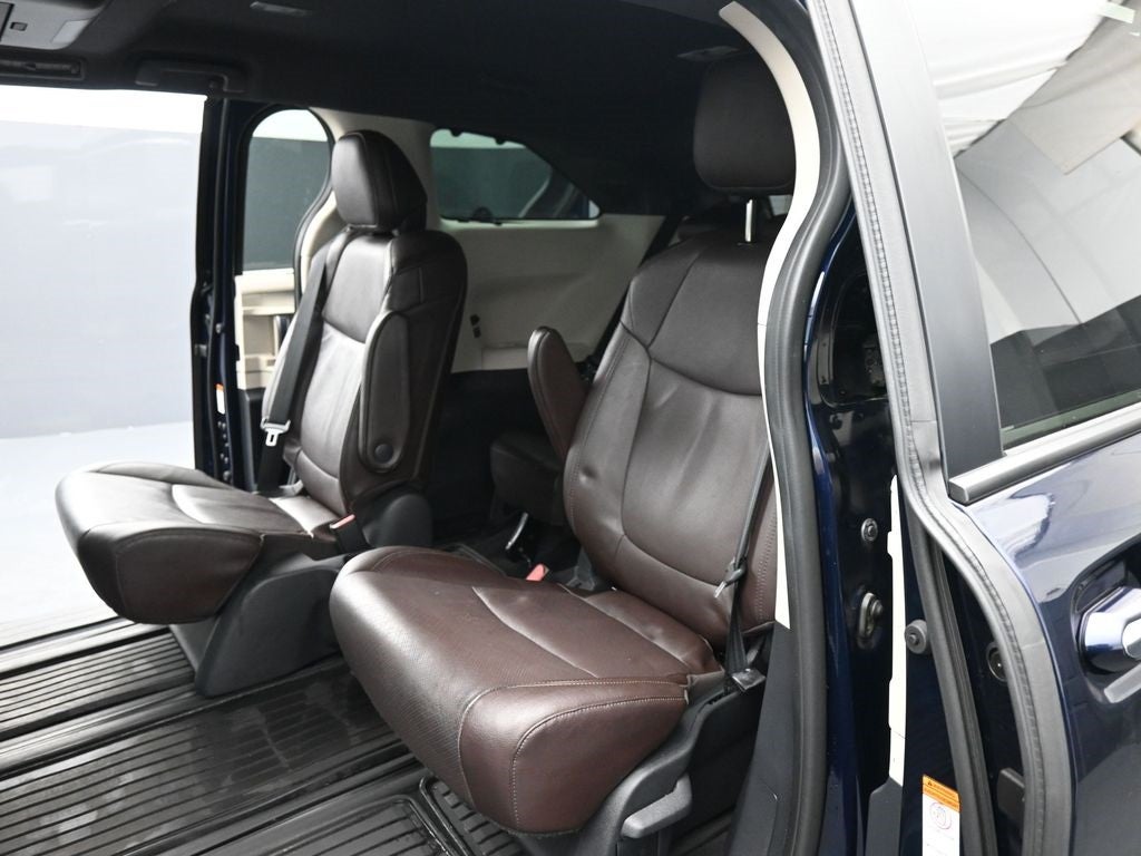 2021 Toyota Sienna Platinum 7 Passenger